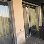 Bay Shore Flat Lejlighed