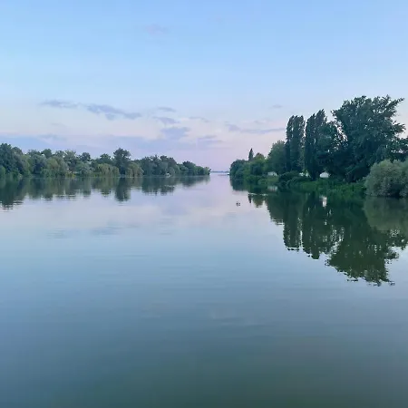 Bay Shore Flat * Budapest